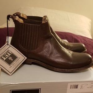 FRYE Phillip Chelsea boot